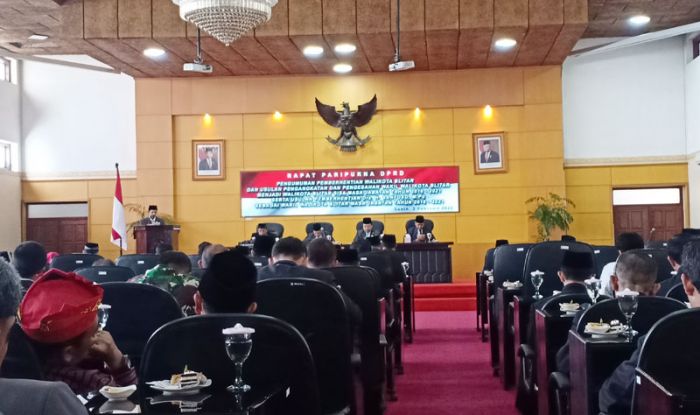 Samanhudi Anwar Diberhentikan Sebagai Wali Kota Blitar