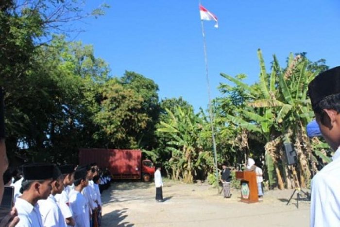 Santri di Senori Gelar Upacara Kemerdekaan RI