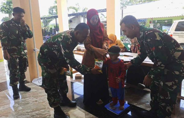 Tingkatkan Kesehatan Ibu dan Anak, Satgas TMMD Sidoarjo Gelar Posyandu di Desa Penambangan