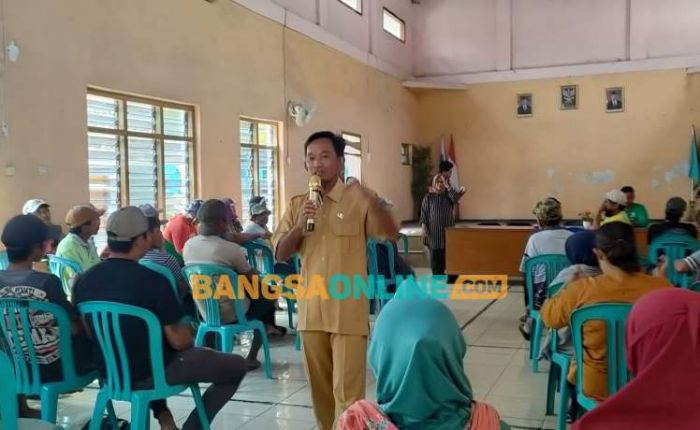 Staf Desa Kalipang Kediri Usir dan Ancam Wartawan saat Liput Puluhan Warga yang Protes Masalah Air