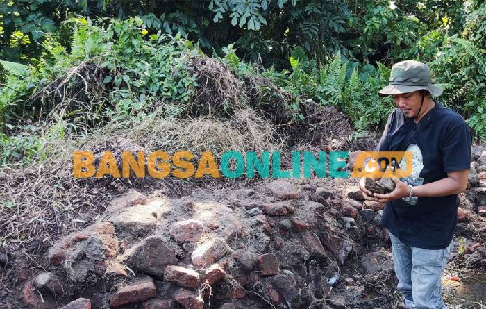 Warga Desa Jajar Kediri Temukan Batu Lingga Patok hingga Pecahan Grabah Kuno