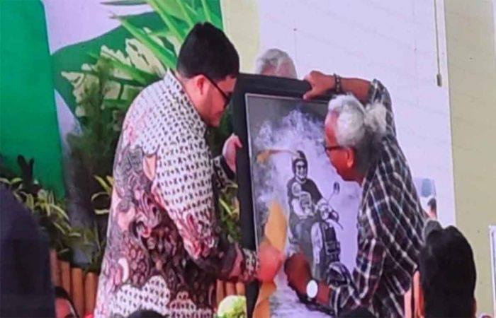 Selipkan Unsur Budaya di Pasar Wates, Bupati Kediri Diapresiasi Seniman Patung dari Yogyakarta