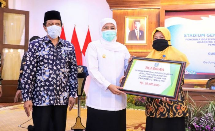 Tingkatkan IPM di Jawa Timur, Gubernur Khofifah Kucurkan Beasiswa Rp15 M untuk 1.255 Guru Madin