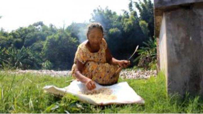 Nenek Sebatang Kara Penjaga Makam di Nganjuk tak Dapat Jatah Dana PSKS