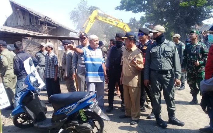 Ricuh, Satpol PP Batal Bongkar Warung di Wisata Ranu Grati Pasuruan