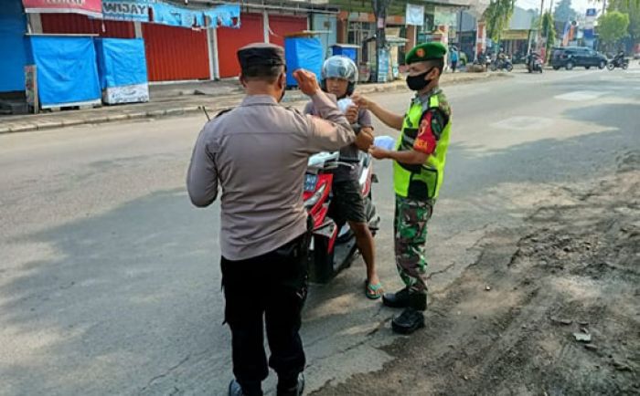 Jelang Ramadan 1443 H, Koramil Paron Ngawi Rutin Gelar Operasi Yustisi Penegakan Prokes