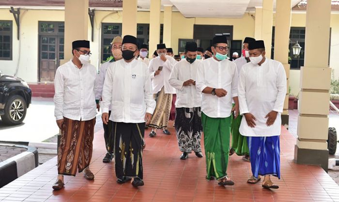 Peringati HSN 2020, ASN di Lamongan Kenakan Sarung dan Busana Muslim Saat Ngantor 