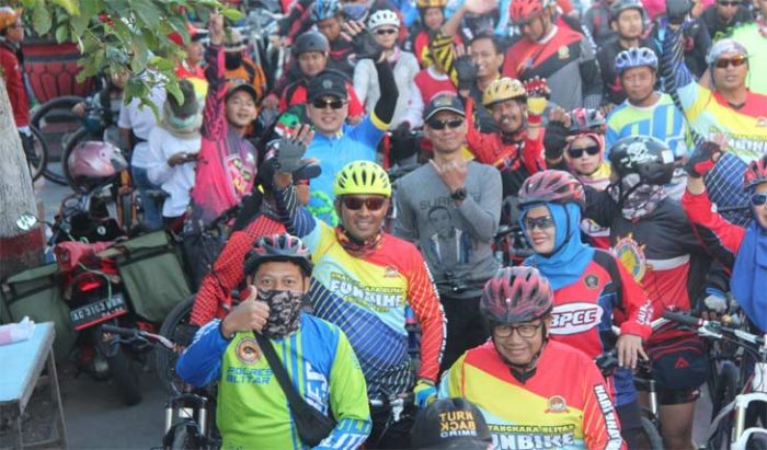 Hari Bhayangkara, Ribuan Warga Gowes Bareng Bupati dan Kapolres Blitar