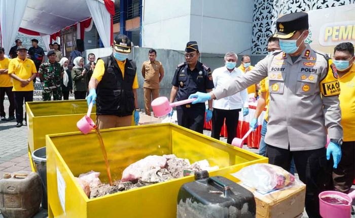 1 Juta Rokok Ilegal dan 24 Gram Sabu di Lamongan Dimusnahkan