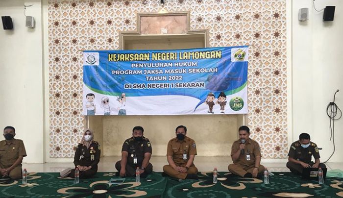 Kejari Lamongan Laksanakan Program Jaksa Masuk Sekolah di SMAN 1 Sekaran