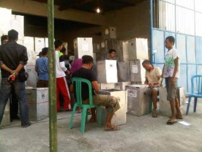 KPU Sampang Buka Kotak Suara Pilpres 