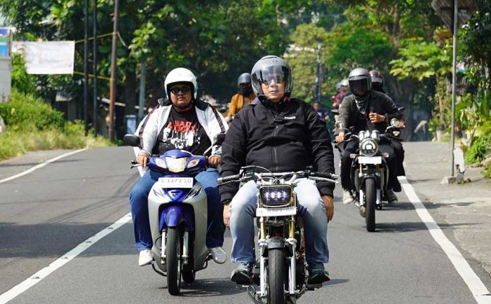 Ali Kuncoro Ajak ASN Pemkot Mojokerto Refreshing dengan Touring Motor ke Pacet