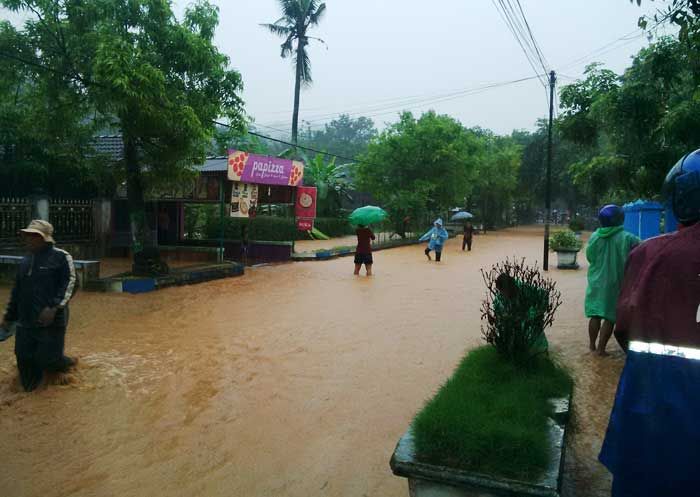 Pacitan Mencekam, Banjir Terus Menyapu Kawasan Kota