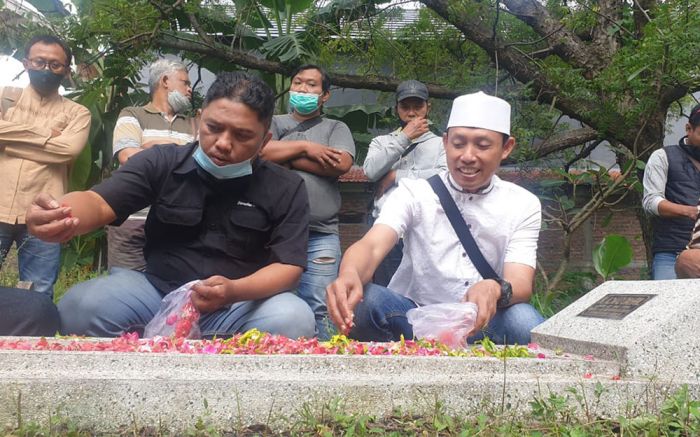 Peringati HPN 2022, KWG Ziarah ke Makam Bung Dahril