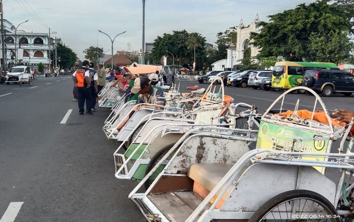 Bikin Semrawut, Dishub Kota Pasuruan Gencarkan Patroli Penertiban Becak Wisata