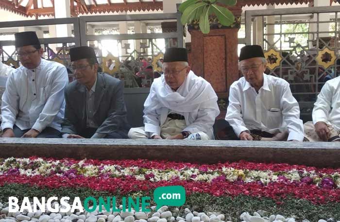 Ziarah ke Makam Gus Dur, Mahfud MD: Tahun Politik Panas, Kangen Gus Dur yang Bisa Mendinginkan