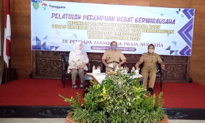 Tumbuhkan Wirausaha Baru, Dinkop Trenggalek Gelar Pelatihan Wanita Hebat Berwirausaha