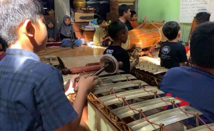 Selama Liburan Sekolah, Anak-Anak di Tuban Belajar Karawitan