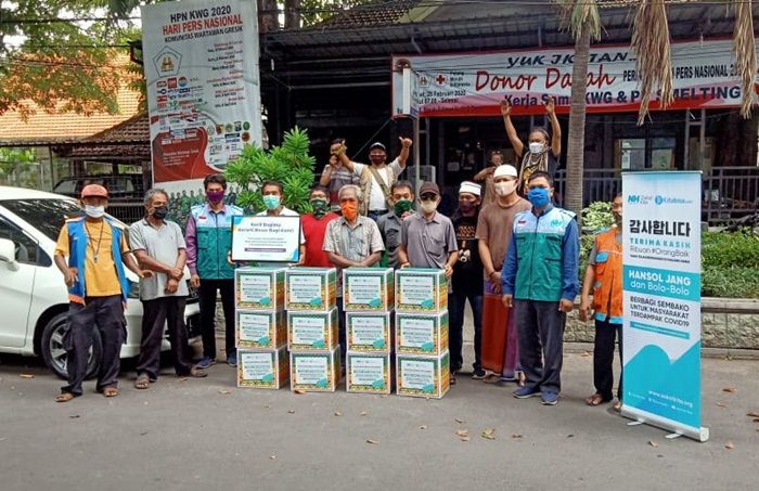 Gandeng KWG, NH Zakatkita Bagikan Bingkisan Lebaran ke Jukir dan Tukang Sol Sepatu