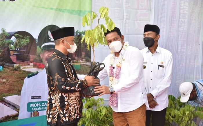 Bangun Desa Wisata Kampung Kelengkeng, Pemdes Simoketawang Sidoarjo Bagikan 500 Bibit ke Warganya