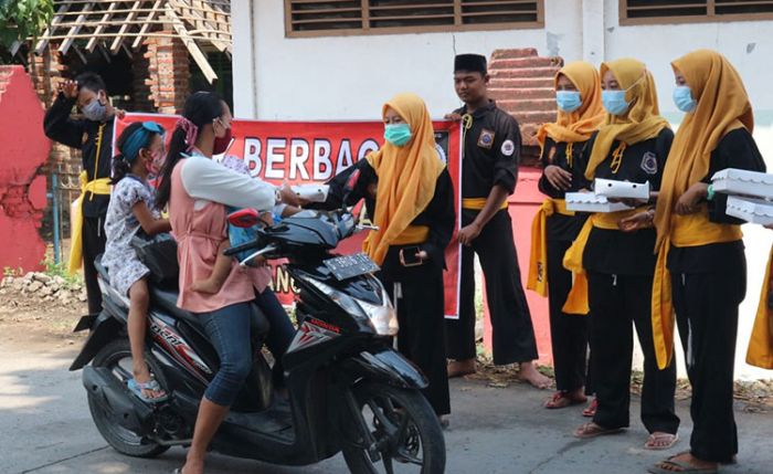 Prihatin Dampak Pandemi, PSH Winongo Cabang Mojokerto Bagi Ratusan Nasi Kotak