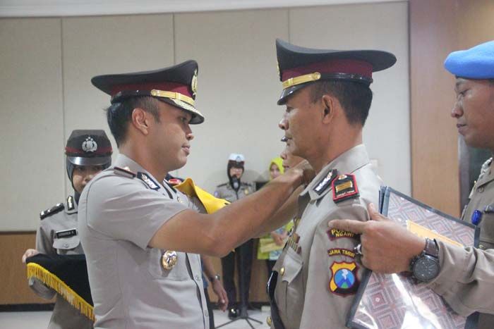 Kapolsek Ngrambe Masuki Purna Tugas, Kapolres Ngawi Lakukan Sertijab Kapolsek Baru