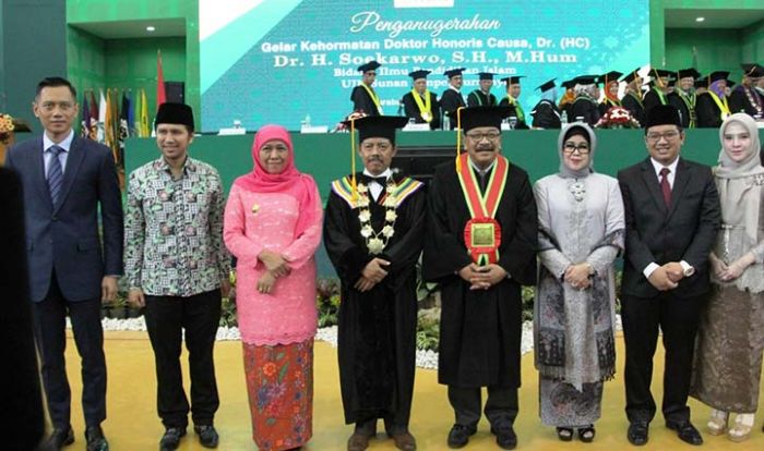 Gubernur Khofifah Hadiri Penganugerahan Honoris Causa Soekarwo di Universitas Islam Sunan Ampel