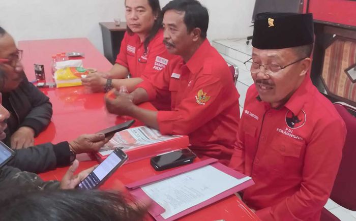 Punjul Santoso Kembalikan Formulir Pendaftaran Bacawali Batu ke Kantor DPC PDIP