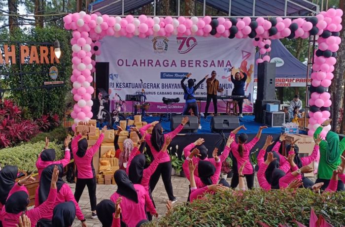 Bhayangkari Ngawi Gelar Olahraga Bersama di Air Terjun Suwono Indah Park