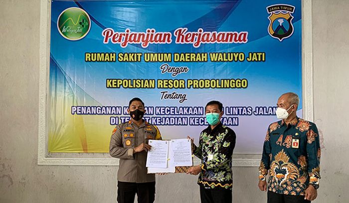 Maksimalkan Penanganan Kecelakaan, Polres Probolinggo dan RSUD Waluyo Jati Teken MoU