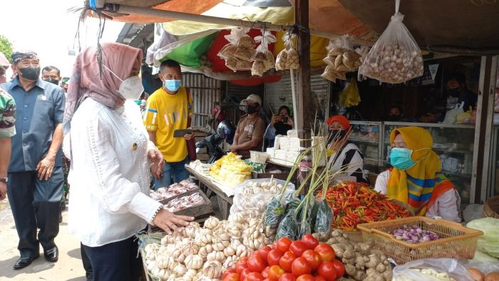 Sidak Bahan Pangan, Wali Kota Mojokerto Temukan Minyak Goreng Mahal dan Langka