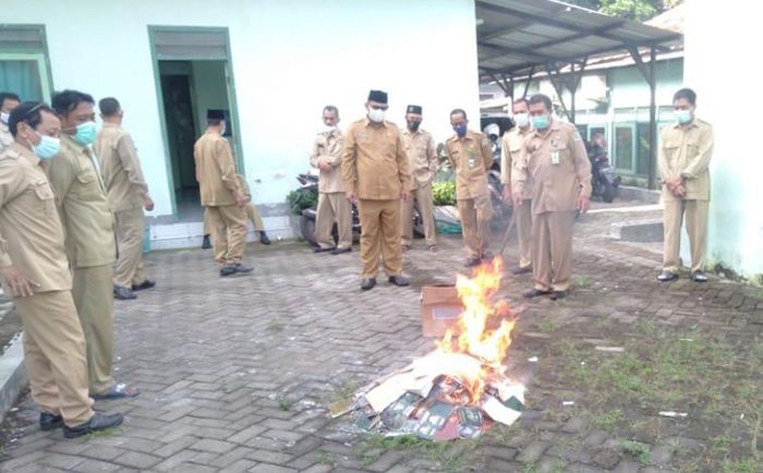 ​Sebanyak 732 Buku Nikah di Tuban Dibakar Kemenag, Ada Apa?