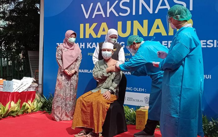 Bantu Pemprov Wujudkan Herd Immunity, IKA Unair Gelar Percepatan Vaksinasi