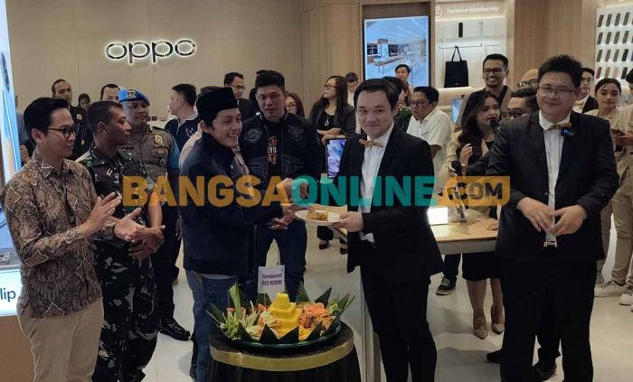 Gus Iqdam Hadiri Launching OPPO Experience Store di Kediri Town Square