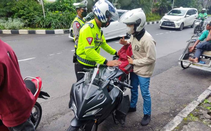 Operasi Patuh Semeru 2023, Satlantas Polrestabes Surabaya Tegur 43.330 Pengendara