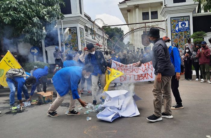 Angka Kemiskinan Semakin Tinggi, PMII Tuban Geruduk Kantor Bupati