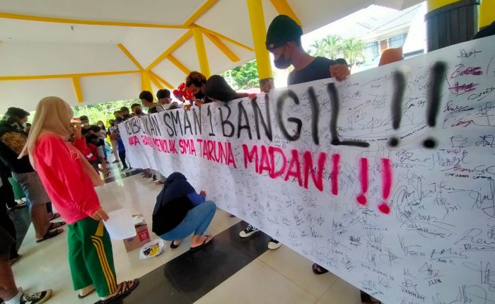 Tolak Perubahan Menjadi SMAN 1 Taruna Madani, Alumni SMAN 1 Bangil Galang Ribuan Tanda Tangan