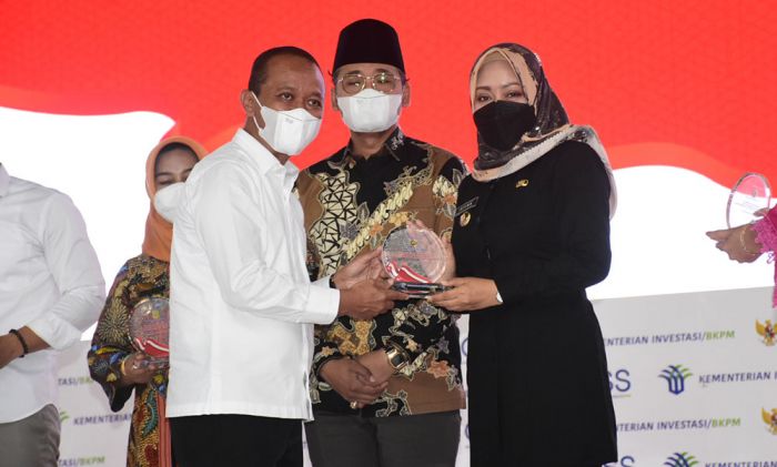 Bupati Ikfina Terima Penghargaan dari Kementerian Investasi/BKPM