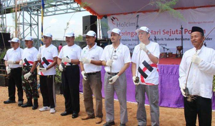 Tanam Pohon hanya di sekitar Area Pabrik, PT Holcim Indonesia Dinilai tak Inovatif