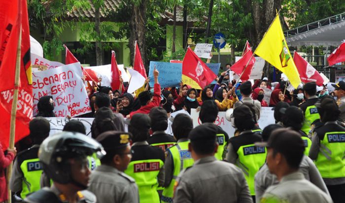 Ratusan Massa di Bojonegoro juga Demo Tolak UU KPK Hasil Revisi