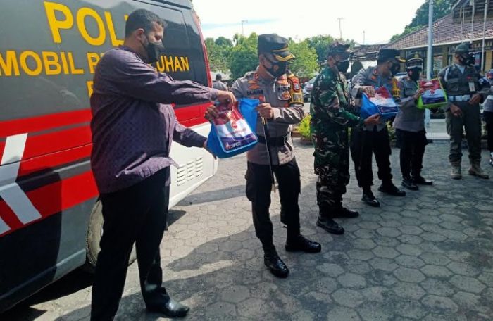 Polres Probolinggo Salurkan 5 Ribu Ton Beras Bagi Warga Terdampak PPKM Darurat