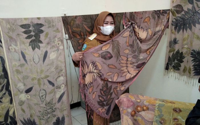 ​Wabup Lisdyarita Hadiri Pelatihan Batik Ecoprint bagi Koperasi