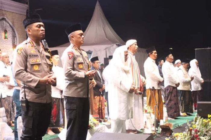 Forkopimda dan Ribuah Jemaah Antusias Ikuti Polresta Sidoarjo Berselawat dan Ceramah Kebangsaan