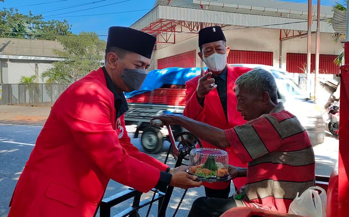 Bagikan Tumpeng Mini, DPC PDI Perjuangan Kabupaten Kediri Gelar Upacara HUT ke-49