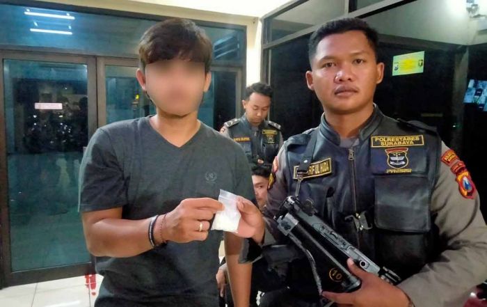 Polisi di Surabaya Gerebek Pesta Pil Koplo, 2 Pemuda Diamankan