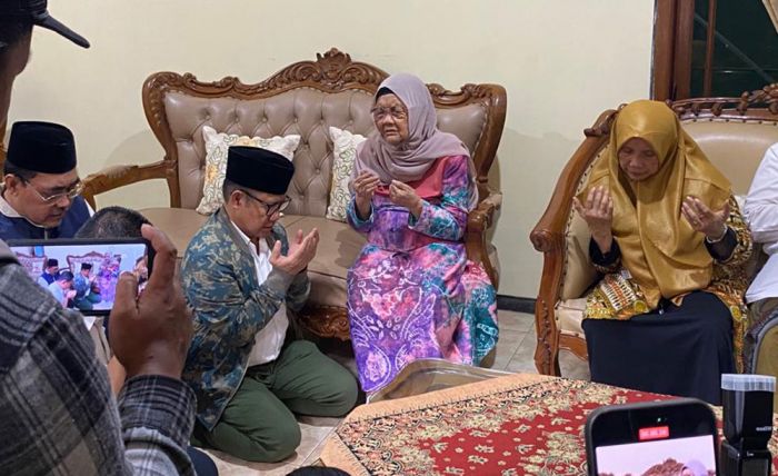 Sowan ke Ibunda di Jombang, Cawapres Muhaimin Minta Doa Restu