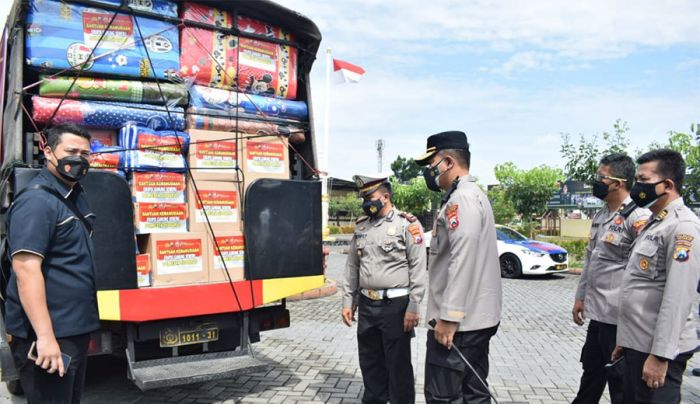 Polresta Sidoarjo Kirim 3 Truk Bantuan untuk Korban Erupsi Semeru di Lumajang