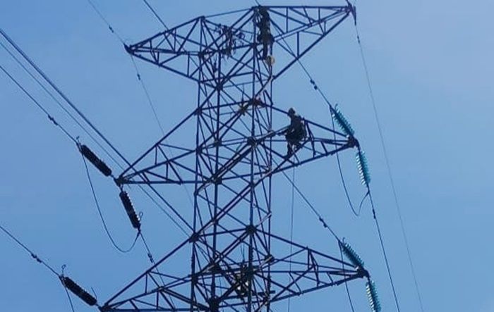 Cegah Potensi Gangguan Petir, PLN Ganti GSW pada 374 Tower Transmisi Madura