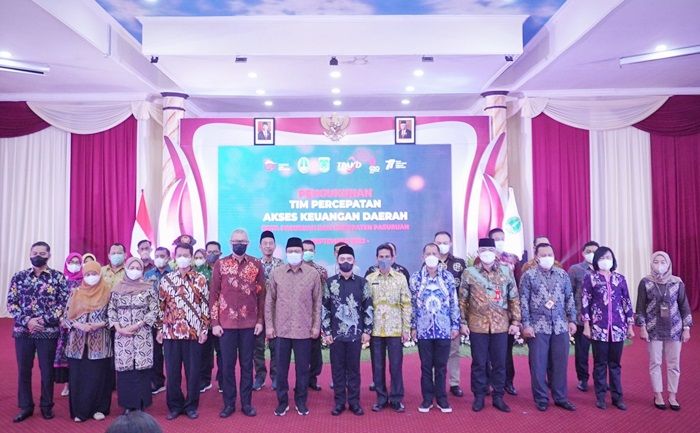 Kurangi Ketergantungan Masyarakat Terhadap Rentenir, Wali Kota Pasuruan Gandeng OJK Kukuhkan TPKAD