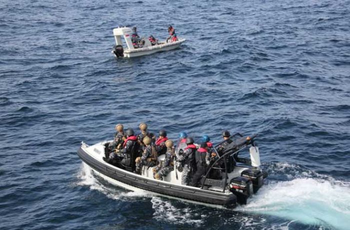 Aksi Dua Unsur Latma Helang Laut 18B/17 di Perairan Natuna Utara